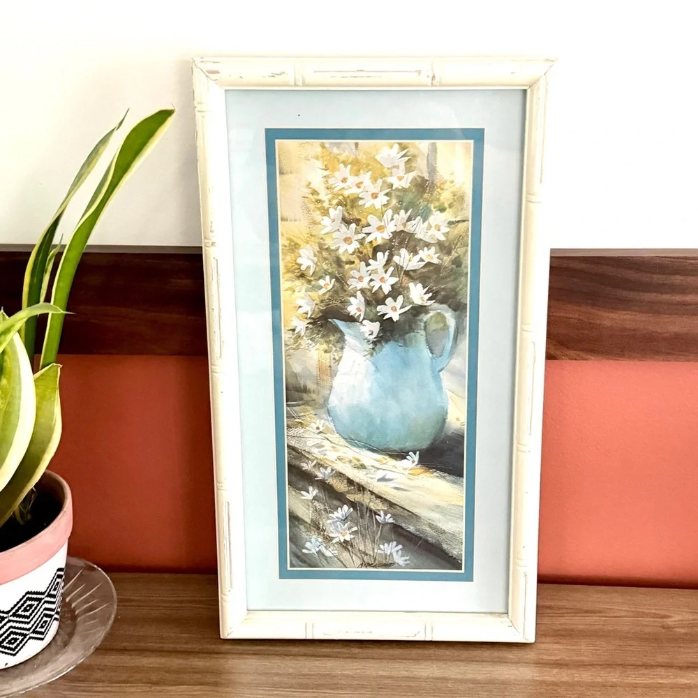 Vintage daisies vase